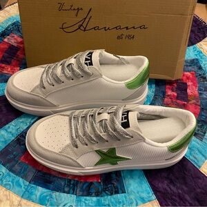 Vintage Havana Lexa Green Star Fashion Sneakers Size 8.5 New in box